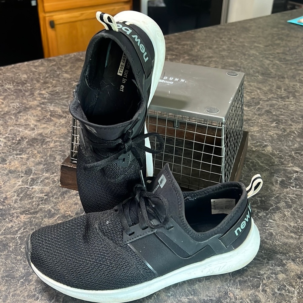 New Balance Sneakers Black/White Size 9